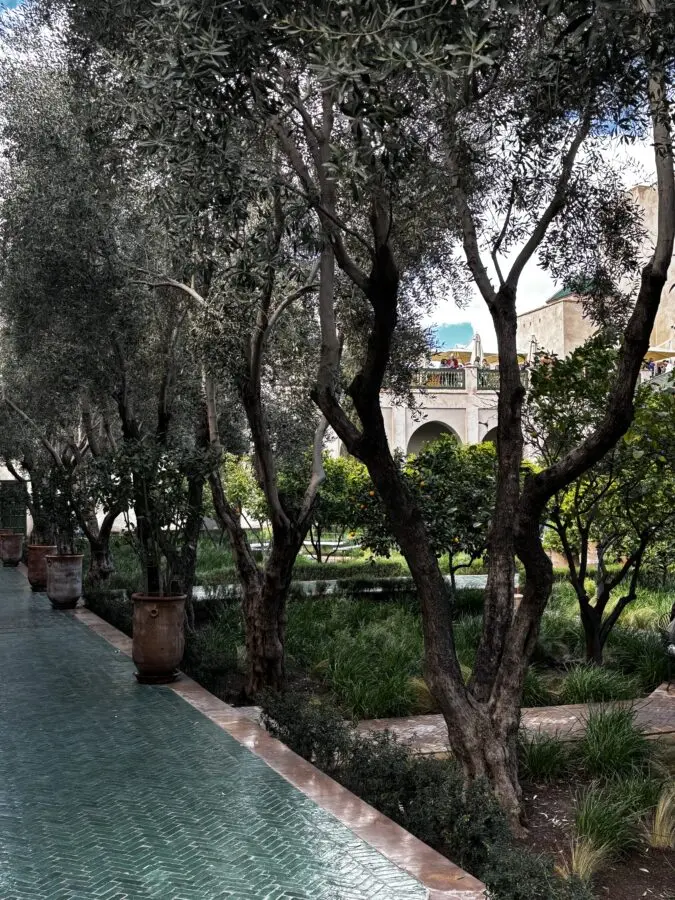 Jardin Secret in Marrakech: tiled paths in azur blue 