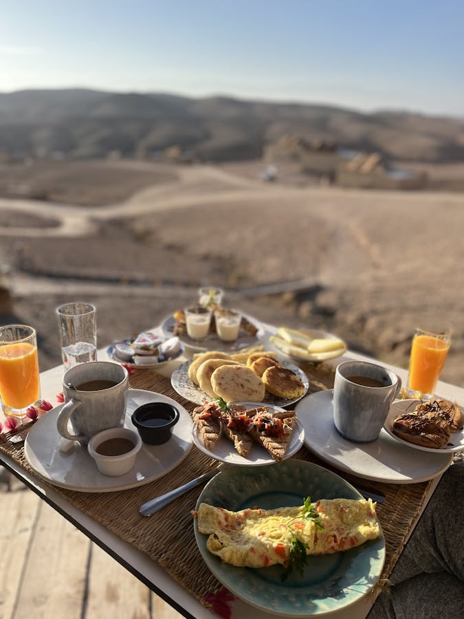 Enjoy a sumptuous breakfast set against the stunning backdrop of Morocco's Agafay desert. Just an hour's drive from Marrakech, you can book a tour.