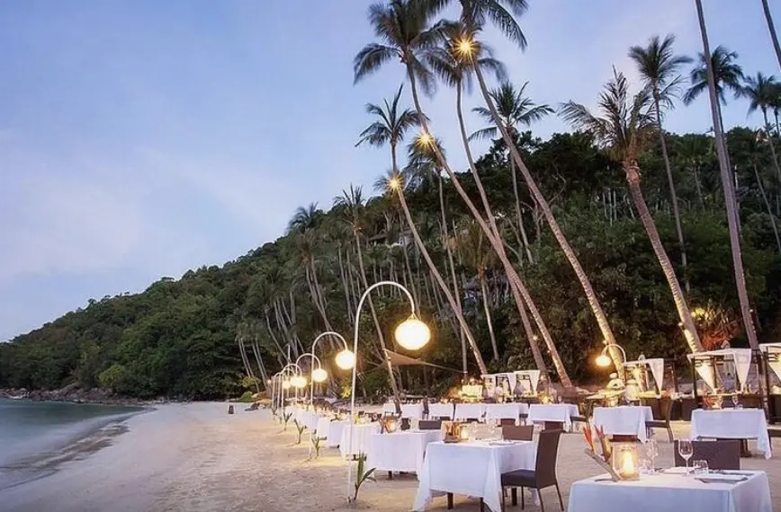 Four Seasons Resort Koh Samui set tables on the beach